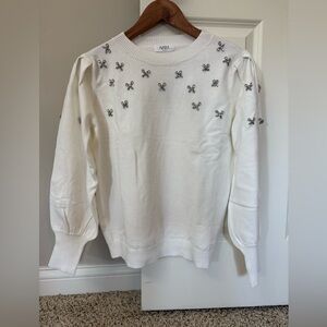 Avara rhinestone sweater with puff sleeves, NWT, Medium